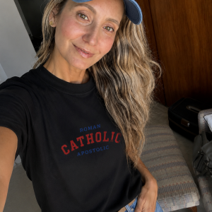 Alternative view of Camiseta Roman Catholic Apostolic – Preta